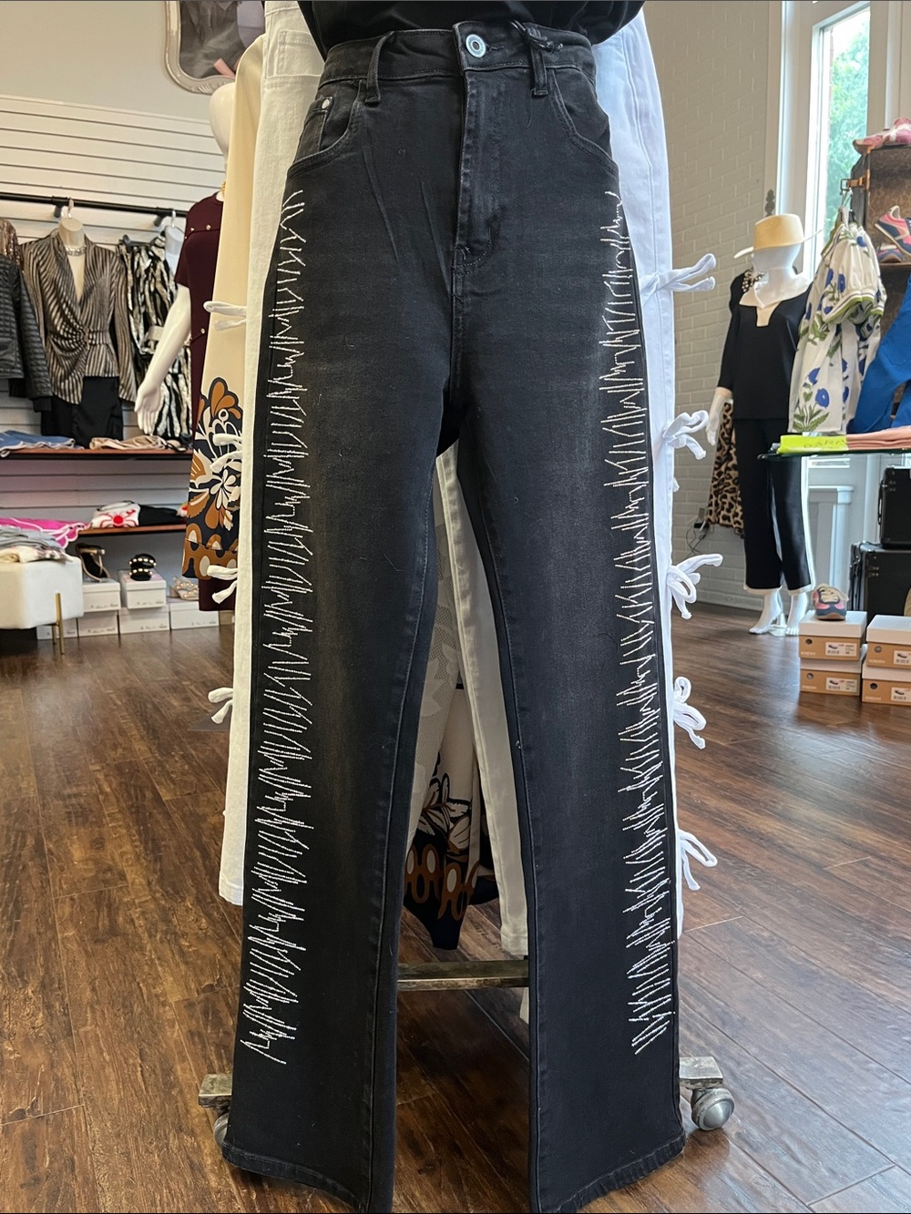 Q2 3416101 Black Flare Jeans with rhinestone Side Stitching